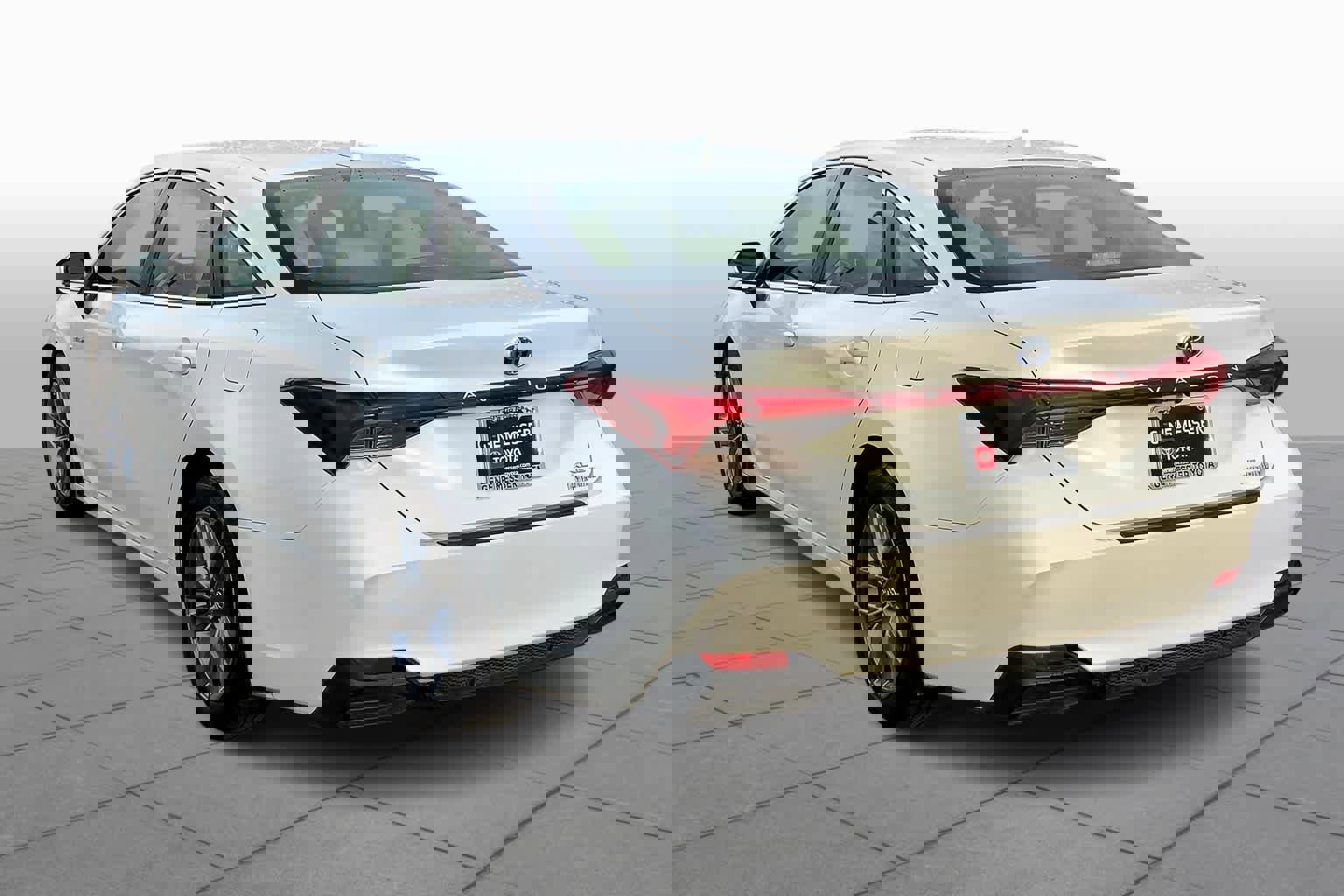 Used 2020 Toyota Avalon XLE image 11