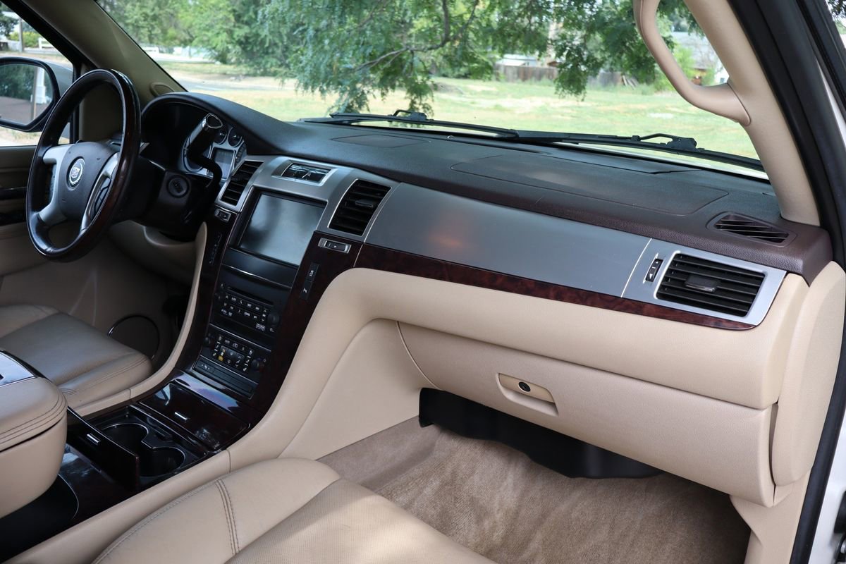 Used 2012 Cadillac Escalade EXT Luxury image 18
