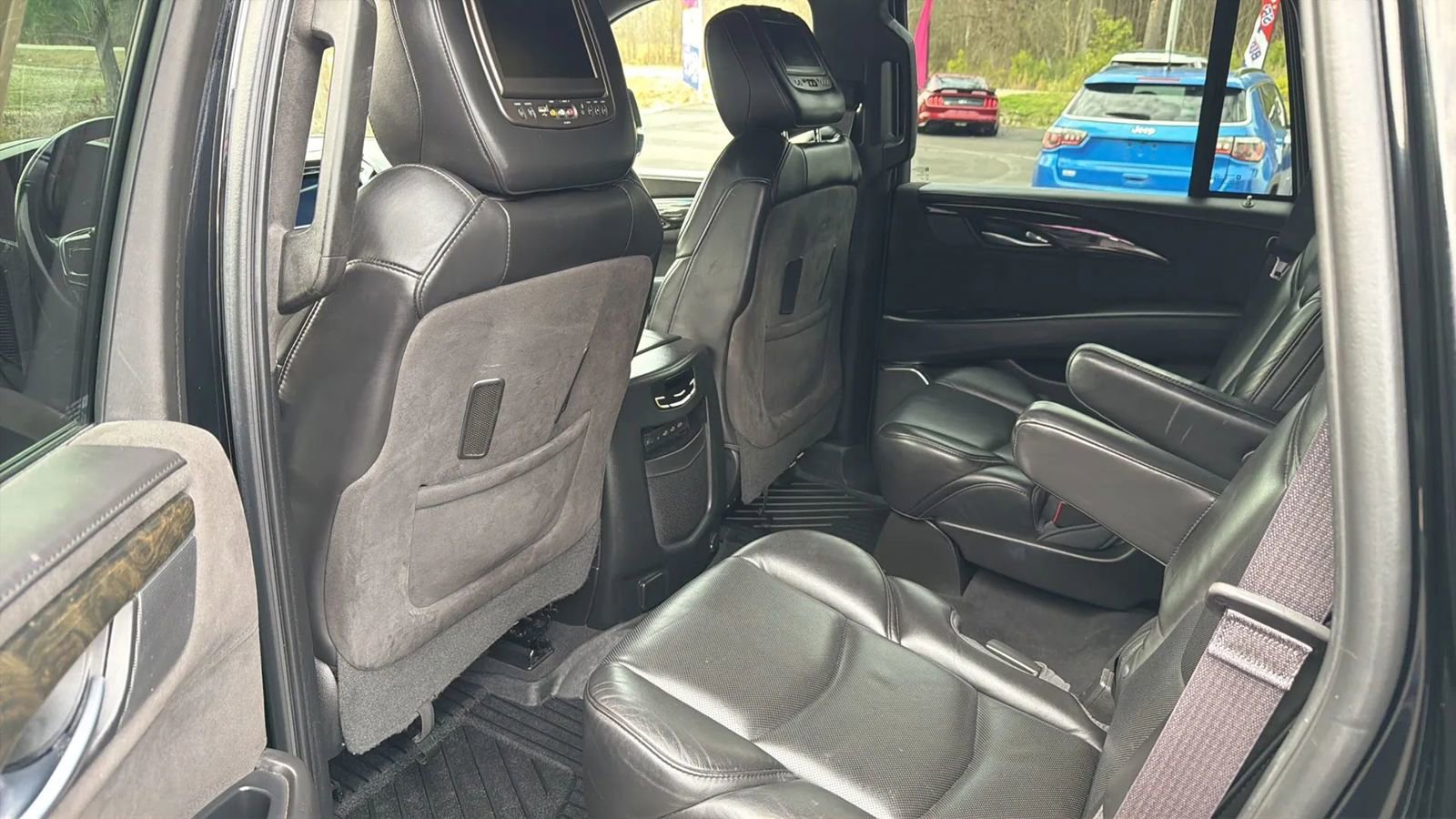 Used 2017 Cadillac Escalade Platinum image 10