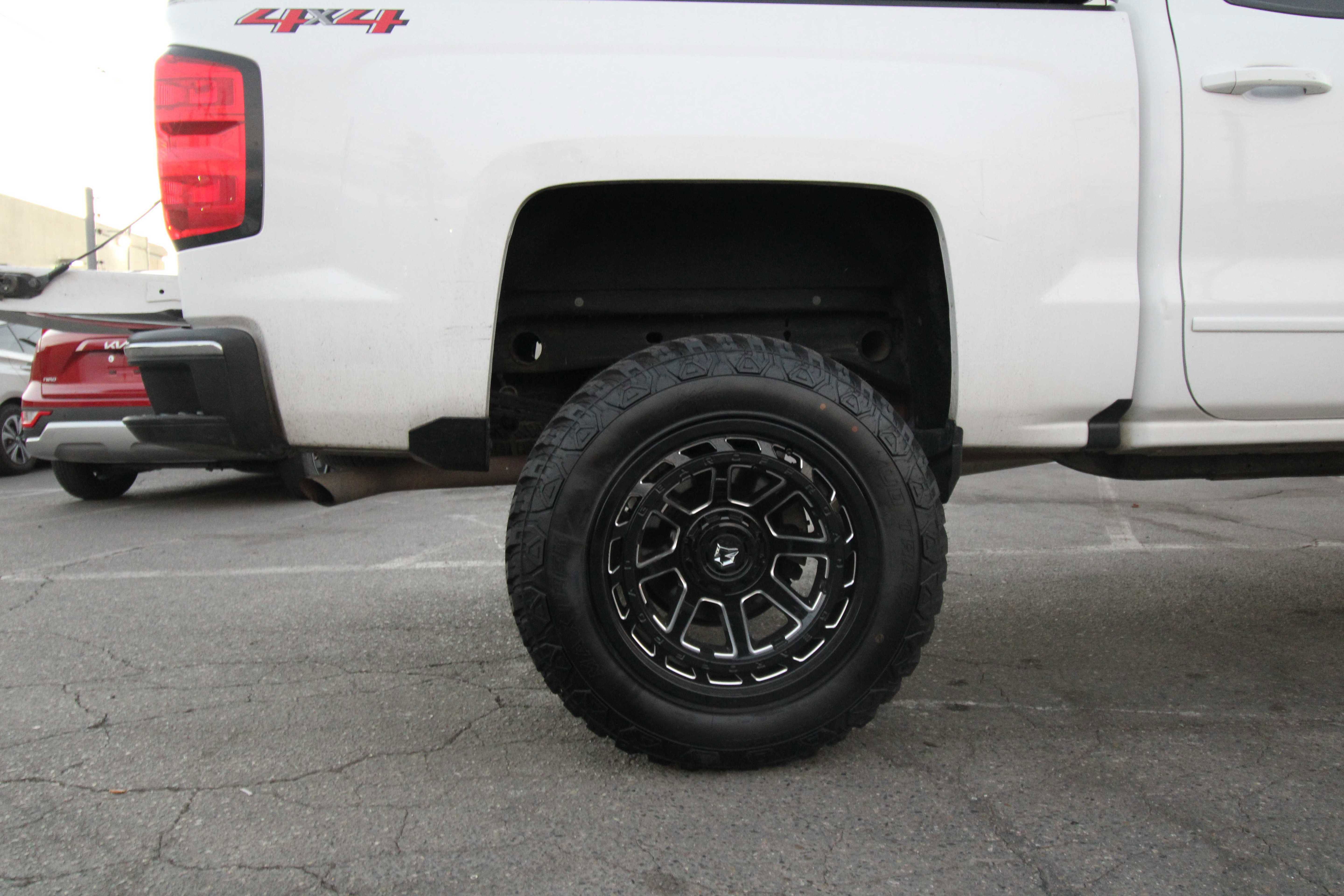 Used 2018 Chevrolet Silverado 1500 LT w/ All Star Edition image 26