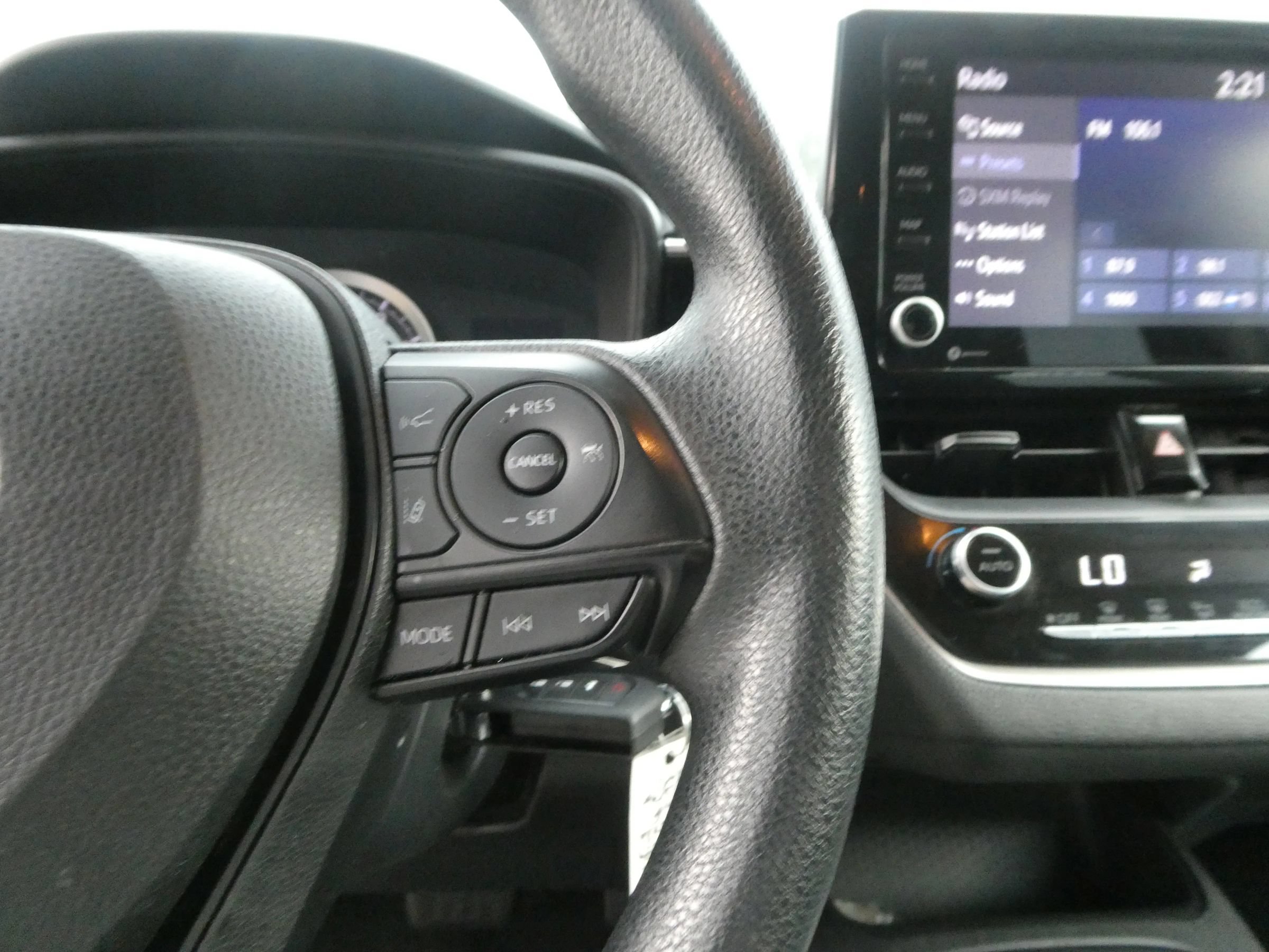 Used 2022 Toyota Corolla LE FWD image 18