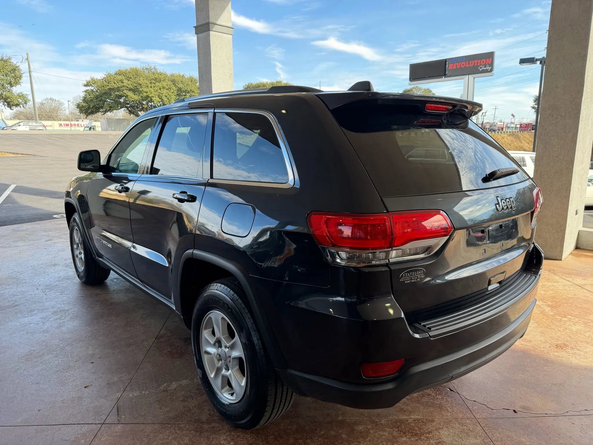 Used 2015 Jeep Grand Cherokee Laredo w/ Quick Order Package 23E image 4