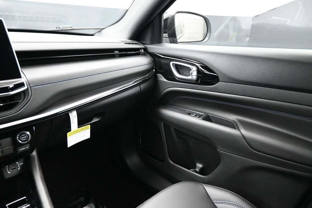 New 2026 Jeep Compass Latitude AWD/4WD image 6