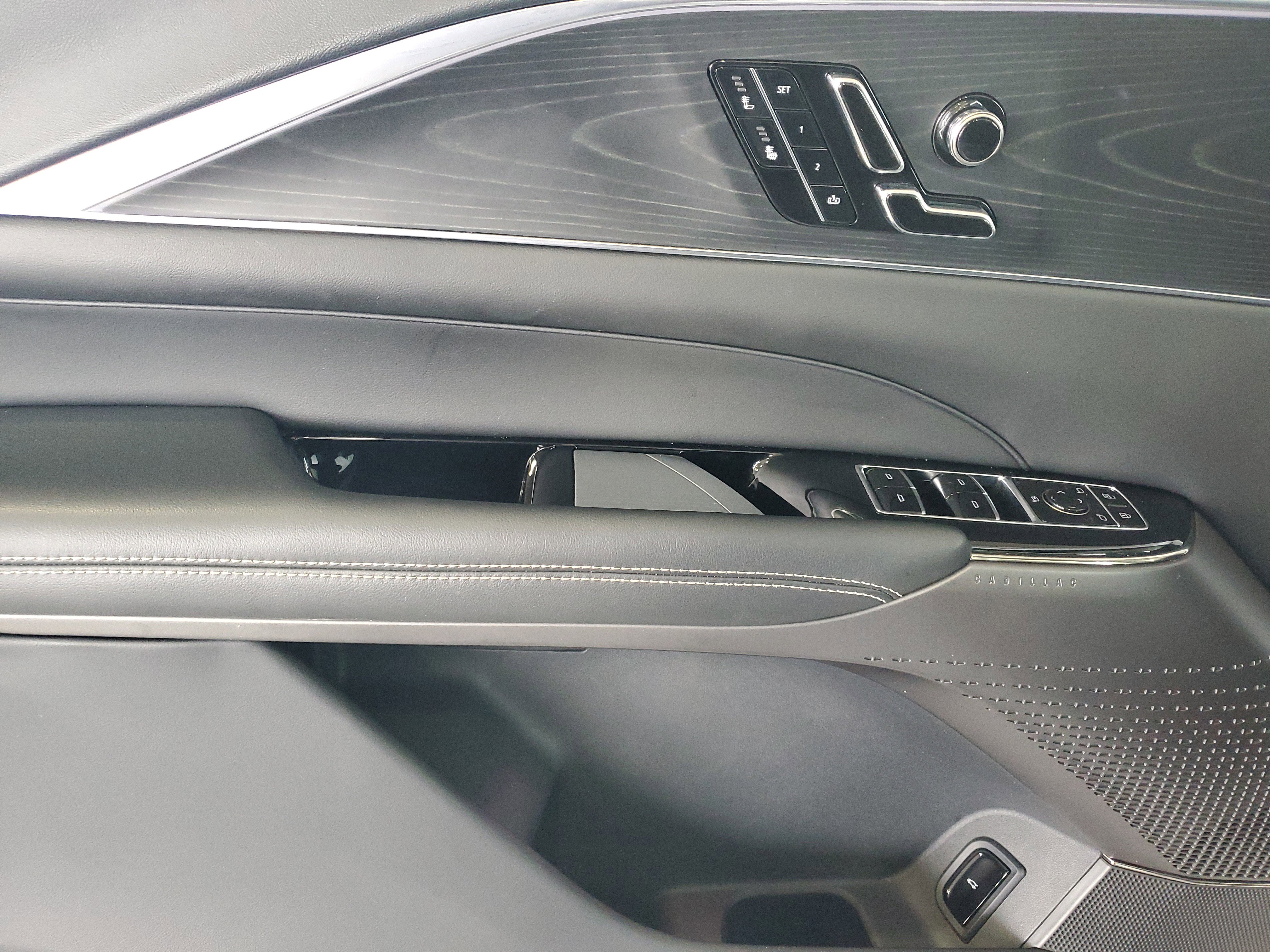 Used 2024 Cadillac Lyriq Luxury image 14