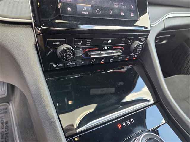 Certified 2025 Jeep Grand Cherokee Altitude image 25