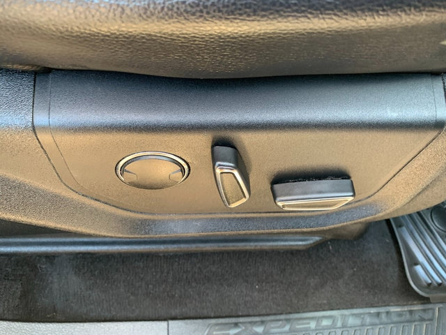 Used 2019 Ford Expedition Limited w/ Equipment Group 302A AWD/4WD image 12