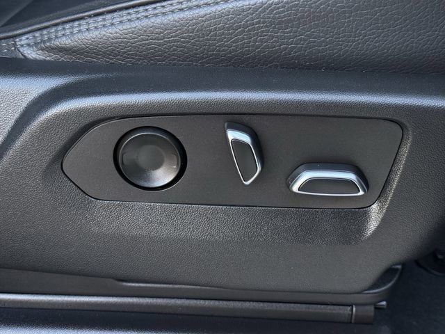 Used 2022 GMC Yukon XL Denali image 32