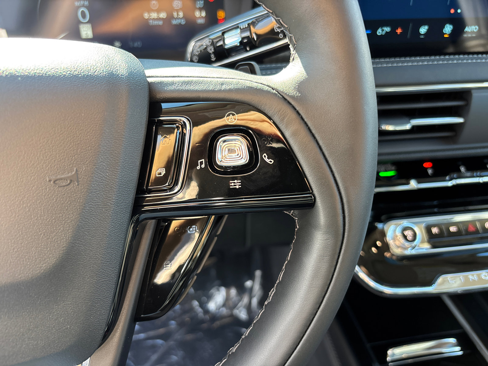 New 2025 Lincoln Corsair Reserve image 18