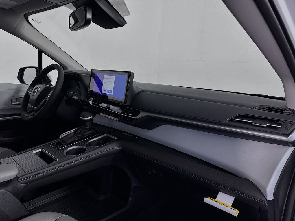 New 2026 Toyota Sienna XLE image 30