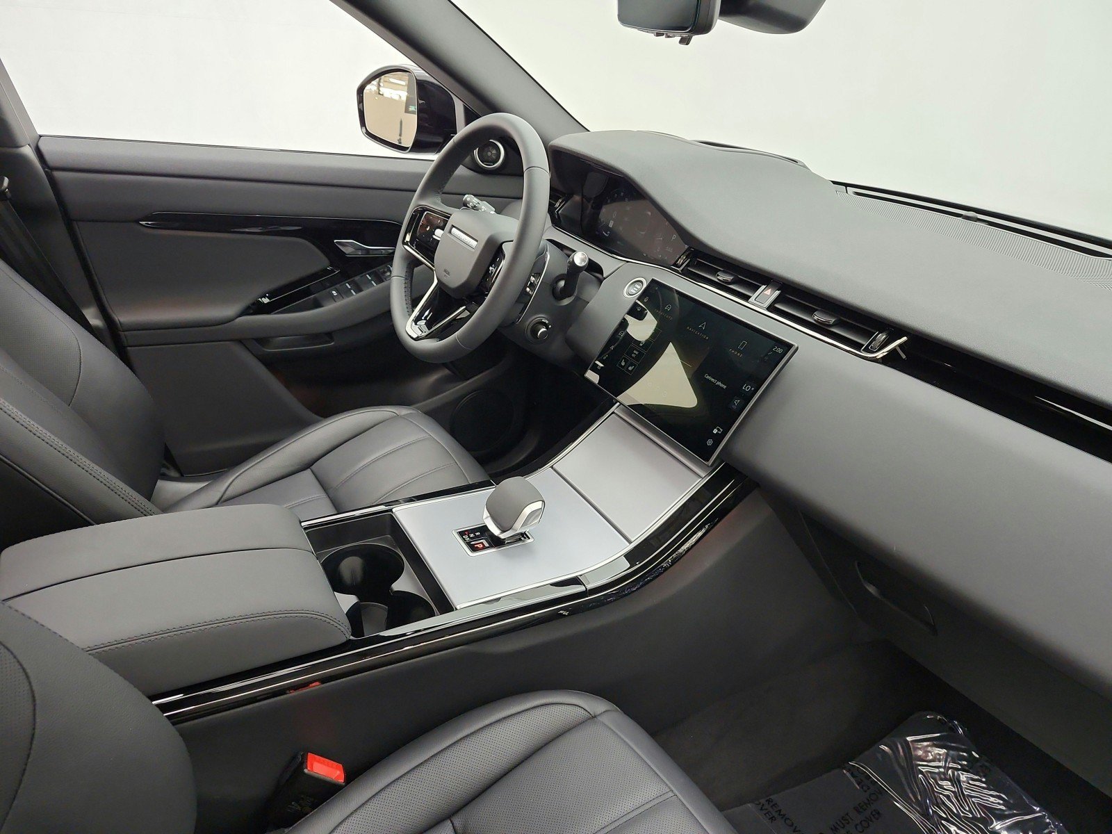 Used 2025 Land Rover Range Rover Evoque S AWD/4WD image 18