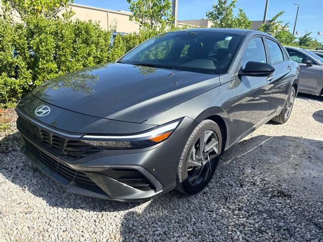 Used 2025 Hyundai Elantra Sport FWD image 1