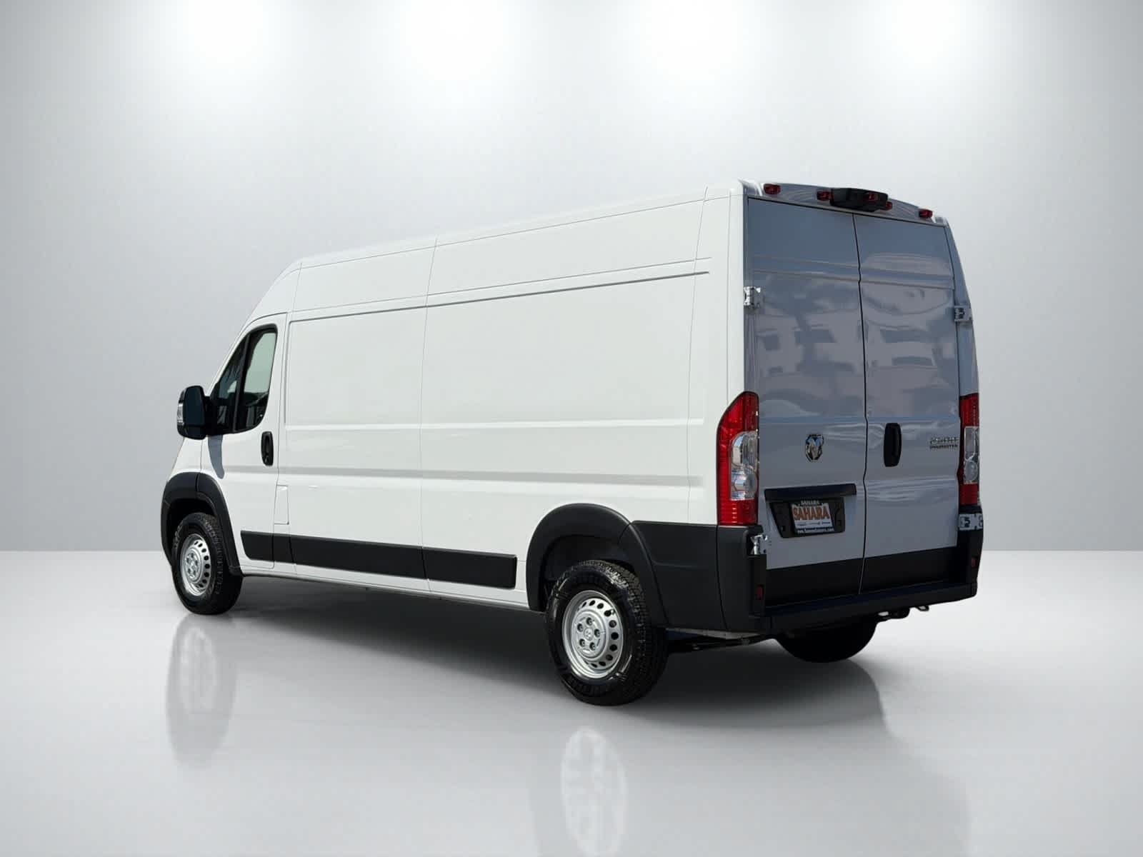 Used 2025 RAM ProMaster 2500 w/ Convenience Group FWD image 4