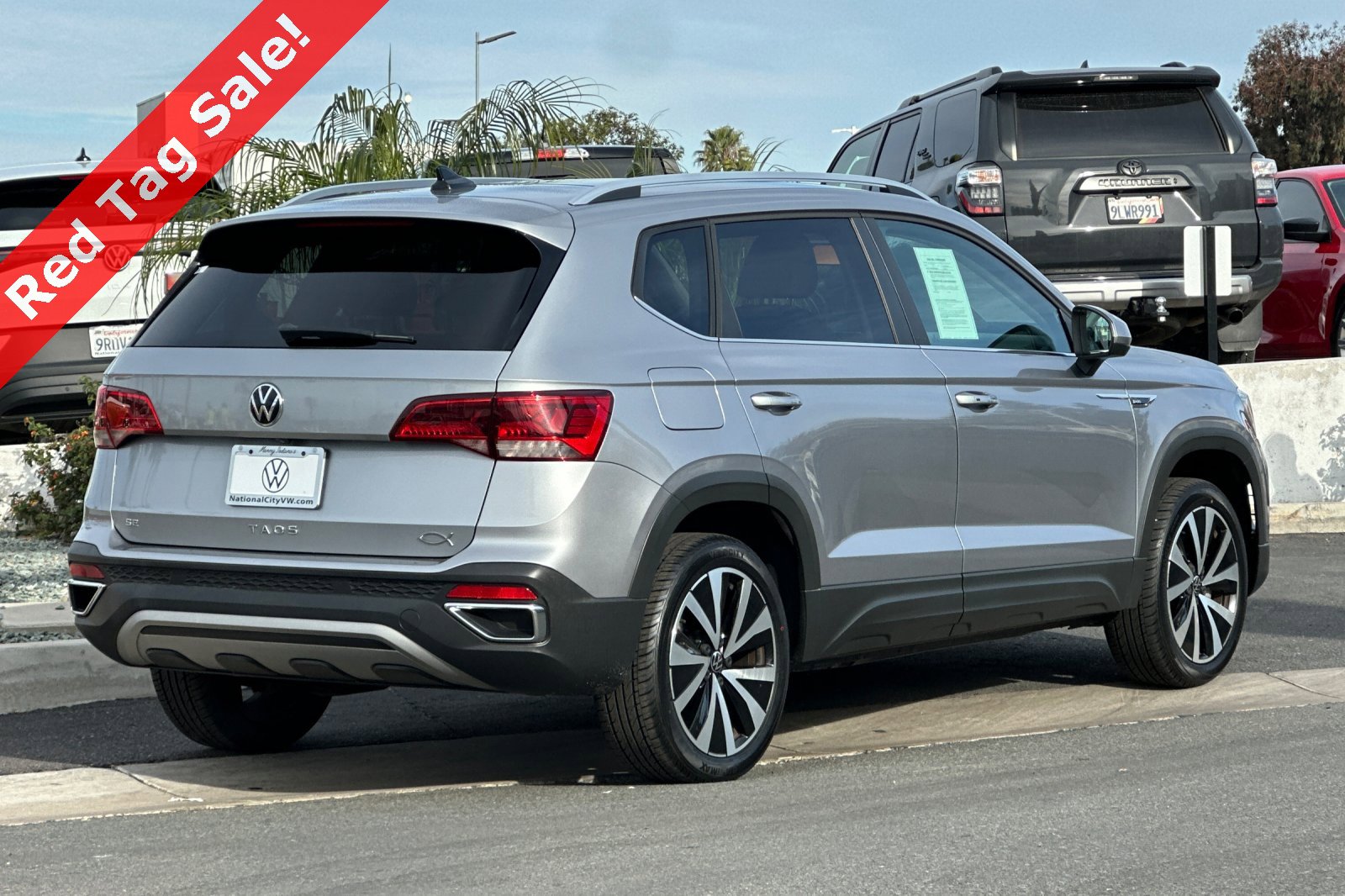 Certified 2022 Volkswagen Taos SE w/ Panoramic Sunroof Package image 5