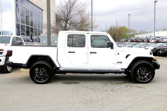 Used 2025 Jeep Gladiator Sport image 4