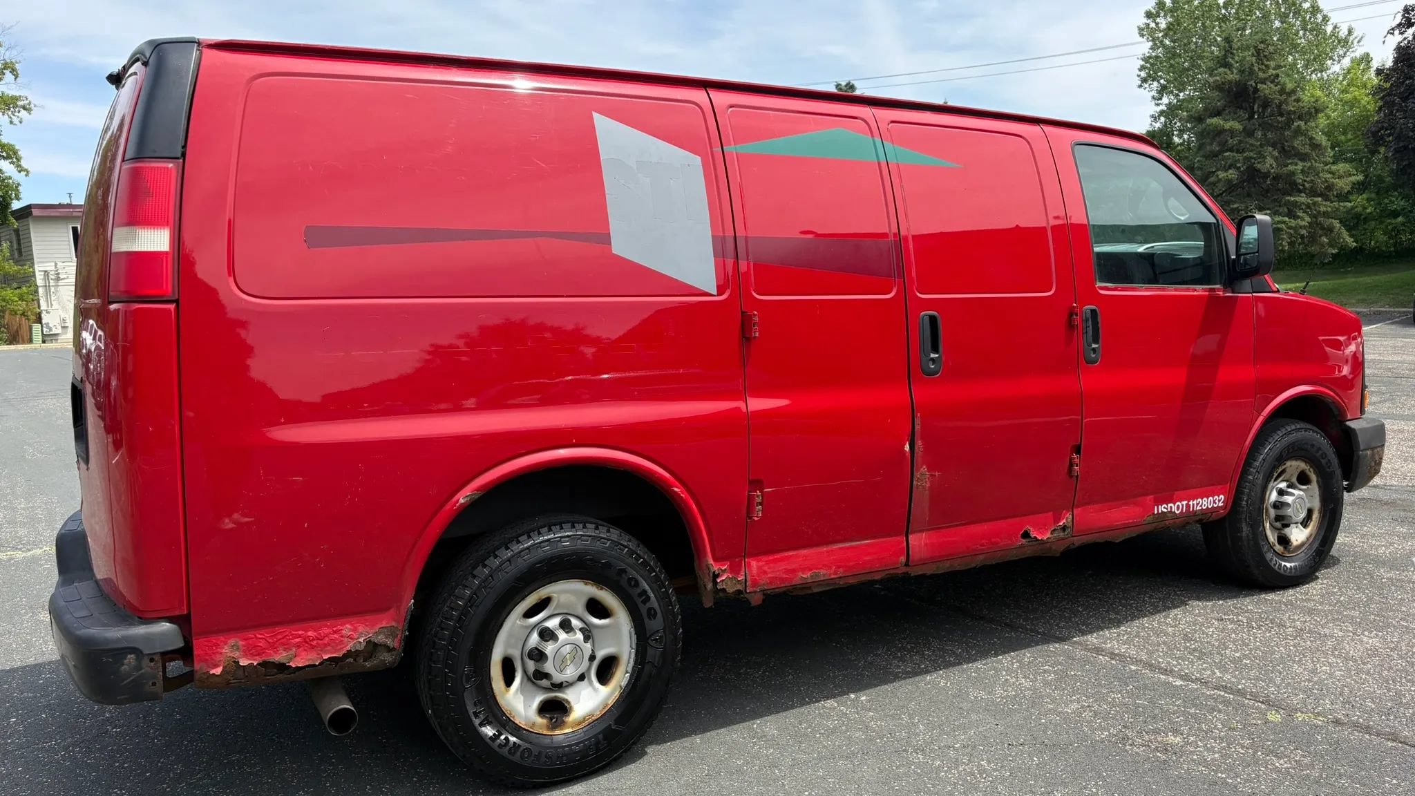 Used 2011 Chevrolet Express 2500 RWD image 10