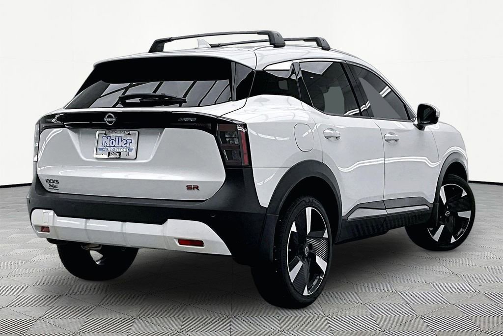 Used 2025 Nissan Kicks SR FWD image 2