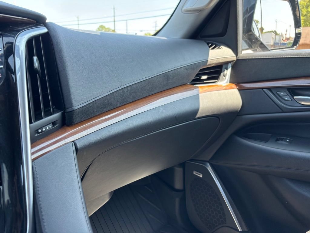 Used 2020 Cadillac Escalade 2WD image 32