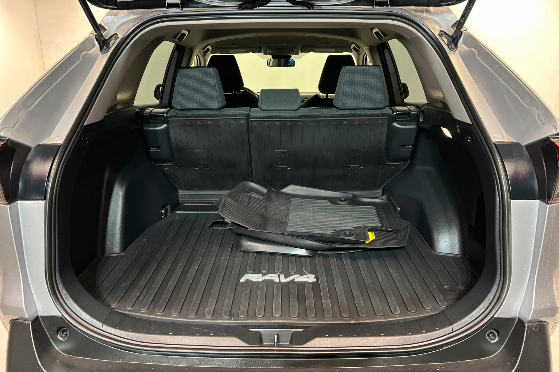 Used 2025 Toyota RAV4 LE AWD/4WD image 22