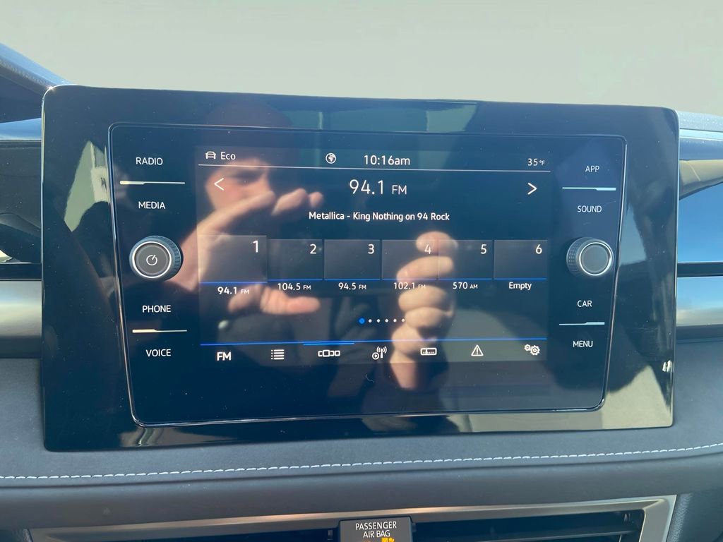 Used 2025 Volkswagen Taos SE image 29