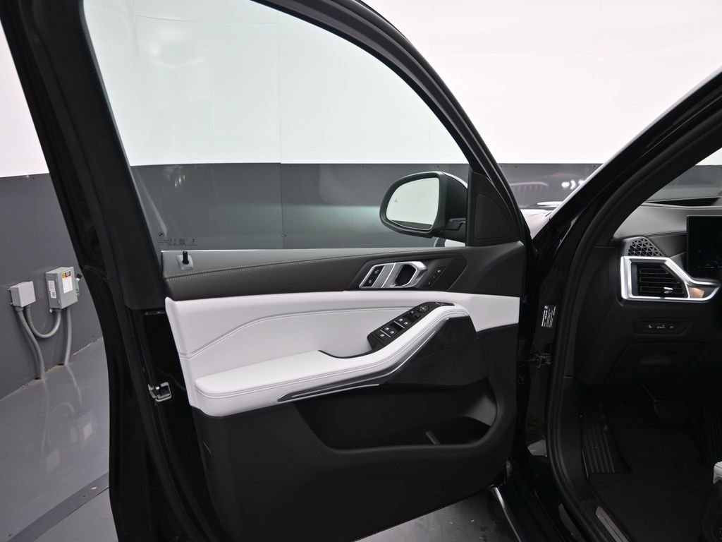 New 2026 BMW X5 sDrive40i w/ Parking Assistance Package RWD image 5