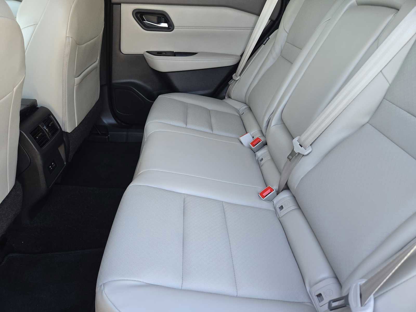 Used 2023 Nissan Rogue SV w/ SV Premium B Package FWD image 29