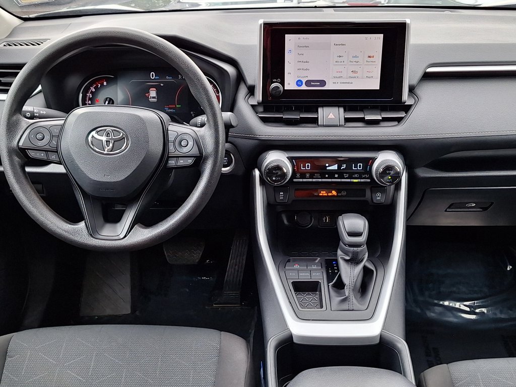 Used 2025 Toyota RAV4 XLE FWD image 13
