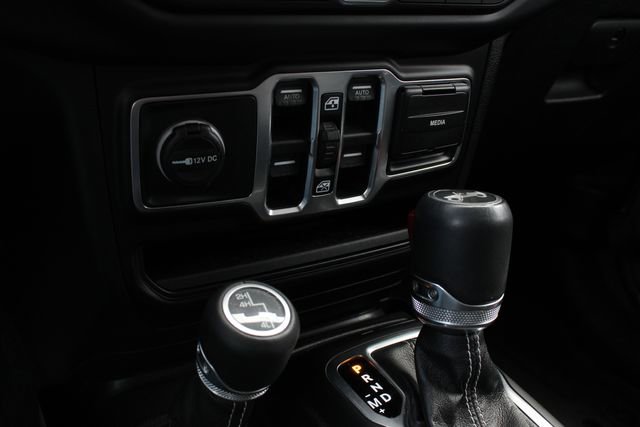 Used 2018 Jeep Wrangler Unlimited Sahara AWD/4WD image 14