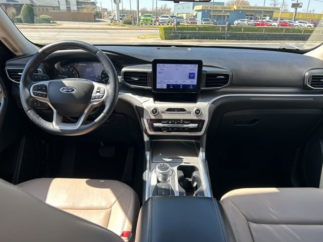 Used 2022 Ford Explorer XLT w/ Equipment Group 202A image 12