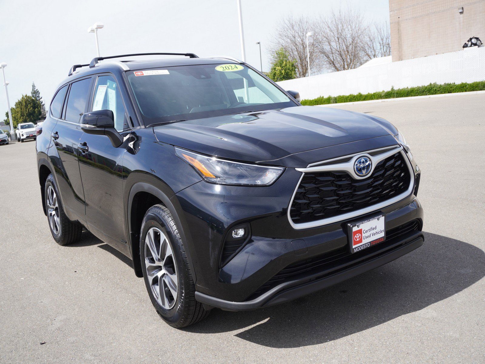 Used 2024 Toyota Highlander XLE image 1