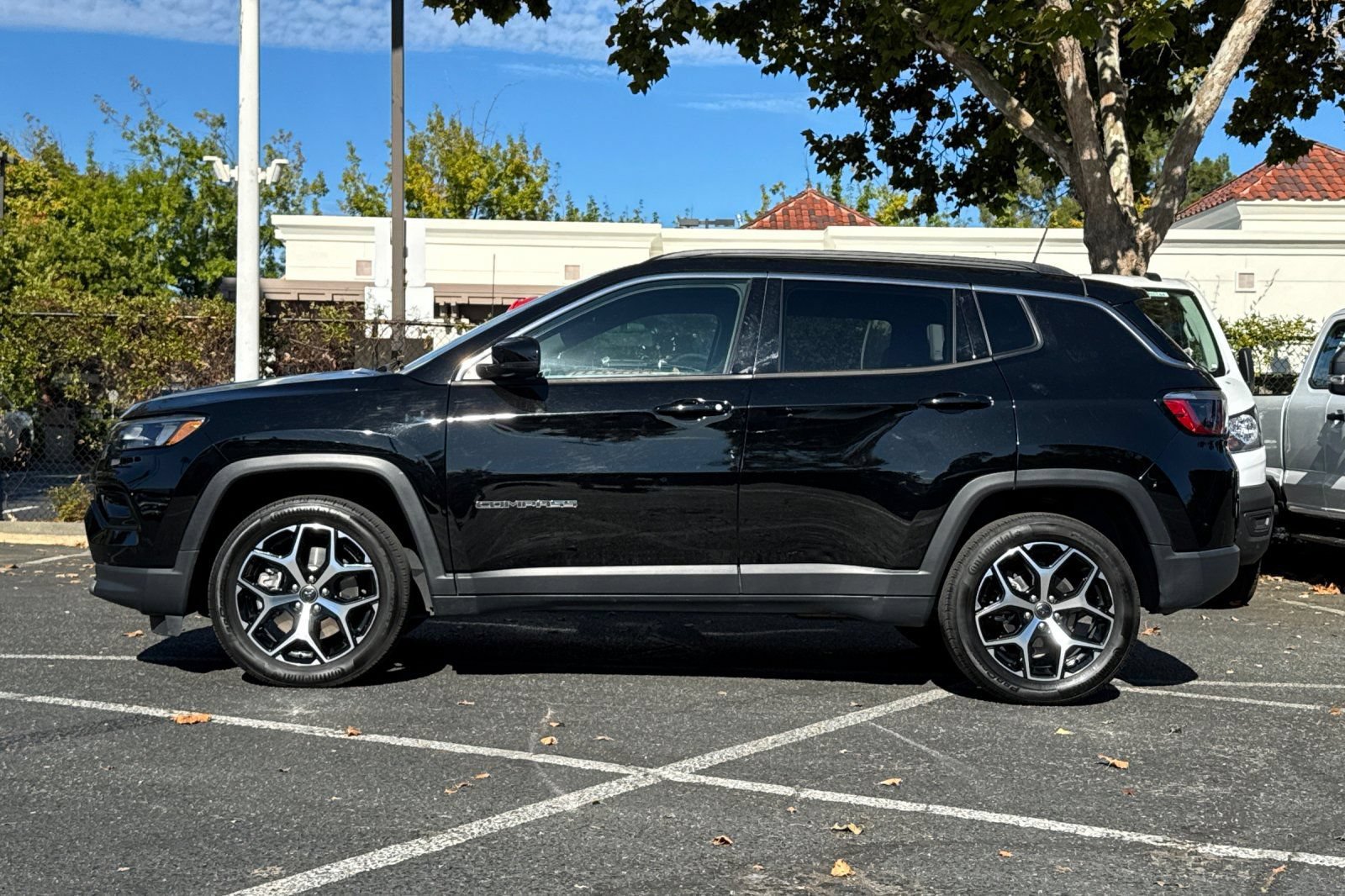 Used 2025 Jeep Compass Limited AWD/4WD image 6