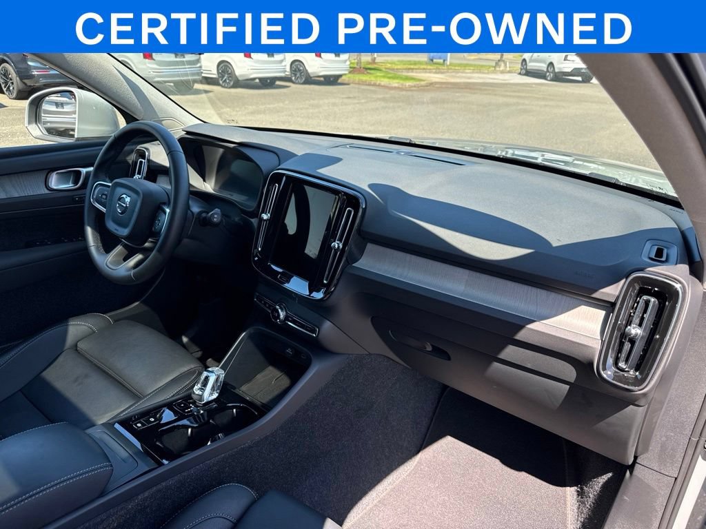 Certified 2025 Volvo XC40 B5 Plus AWD/4WD image 20