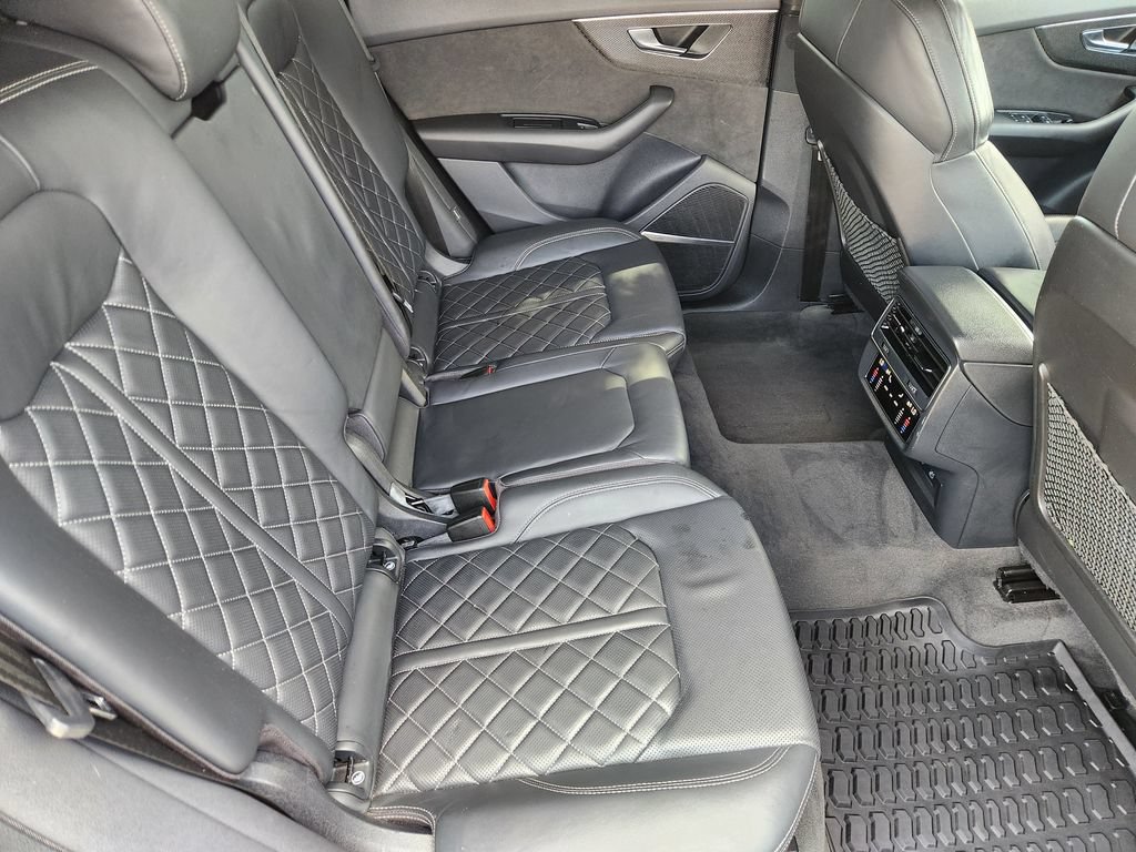 Used 2021 Audi SQ8 Premium Plus w/ SQ8 Black Optic Package AWD/4WD image 31