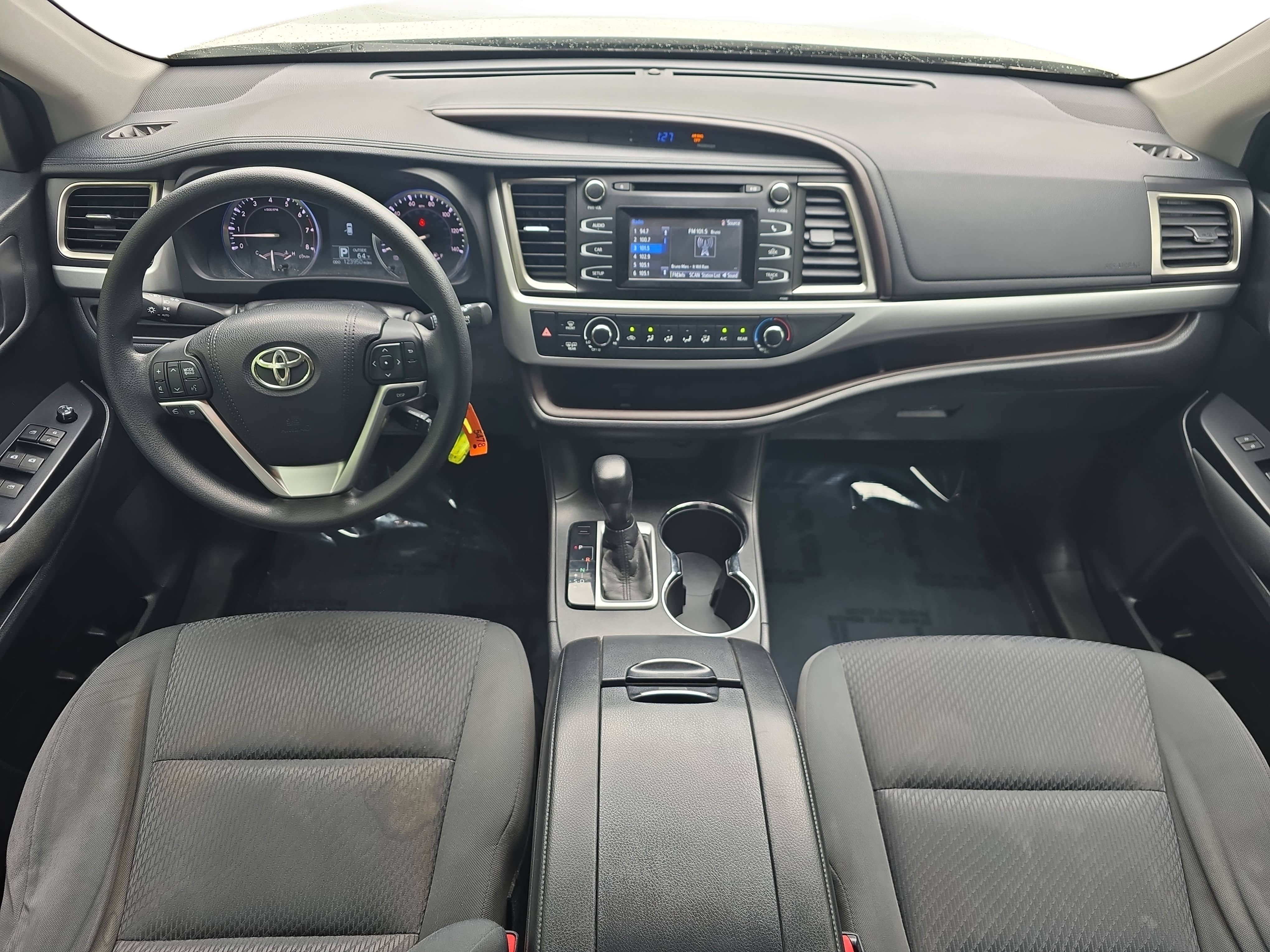 Used 2016 Toyota Highlander LE FWD image 9