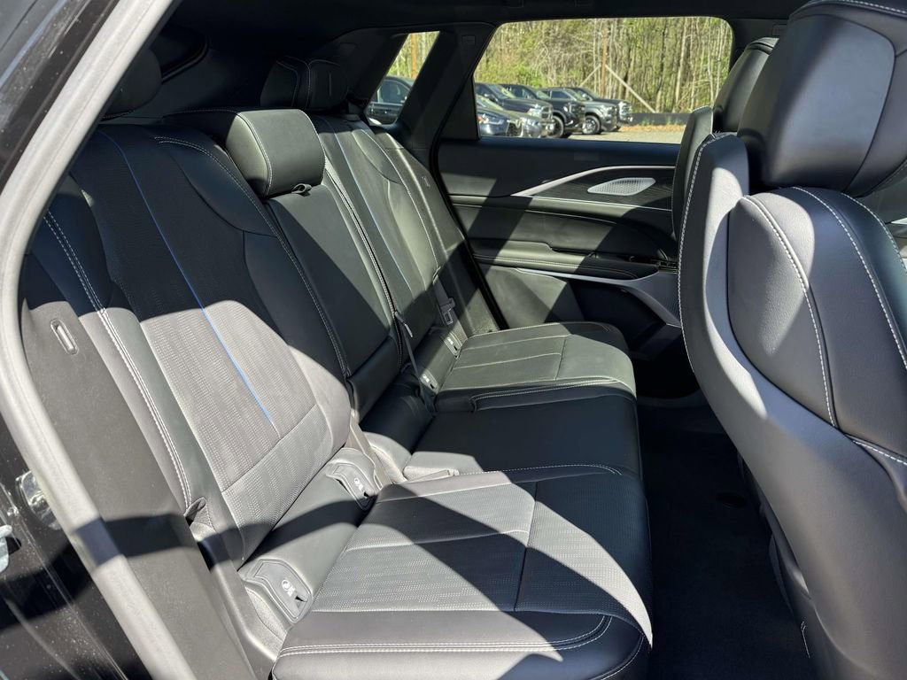 Used 2025 Cadillac Lyriq Sport image 10