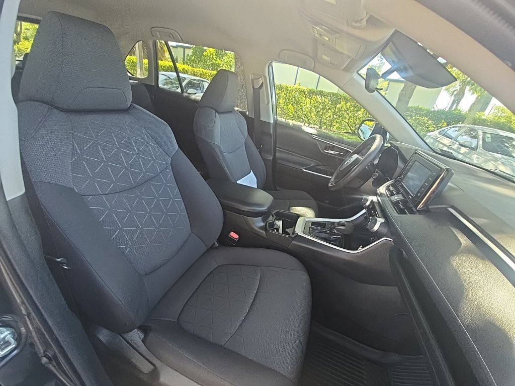 Used 2020 Toyota RAV4 XLE FWD image 34