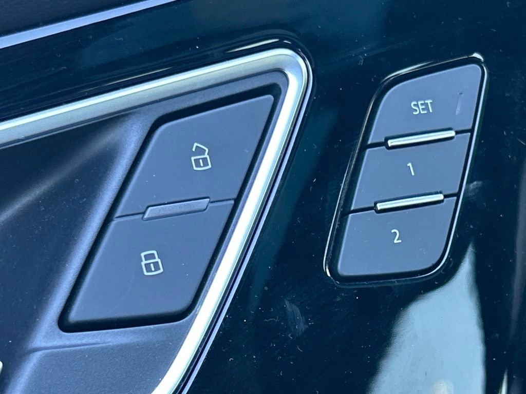 Used 2024 Audi Q4 e-tron Premium w/ Convenience Package image 64