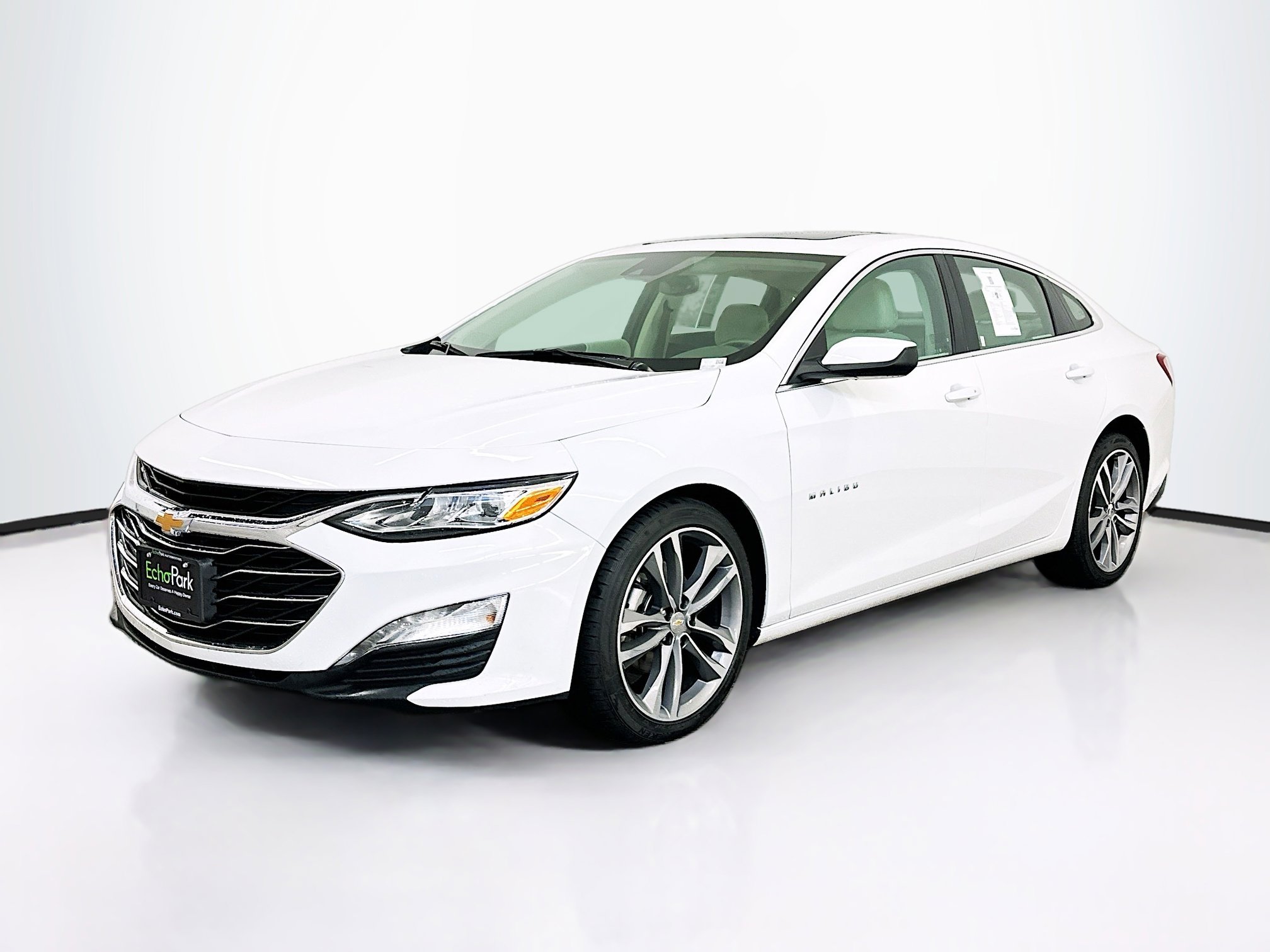 Used 2024 Chevrolet Malibu LT image 3