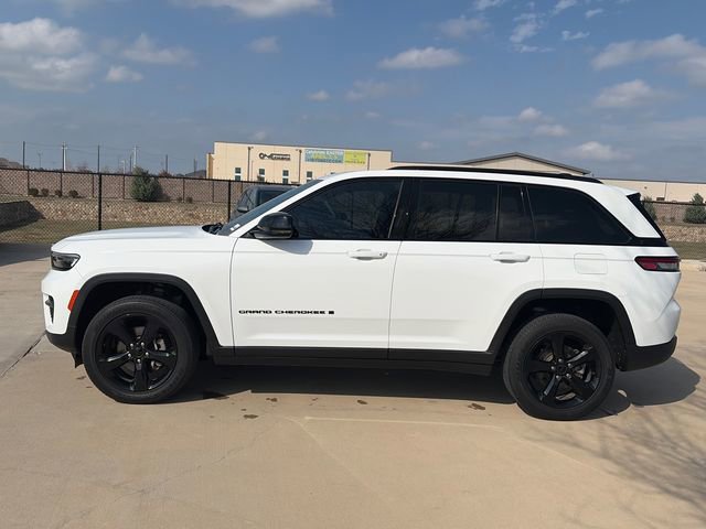 Used 2023 Jeep Grand Cherokee Altitude image 6