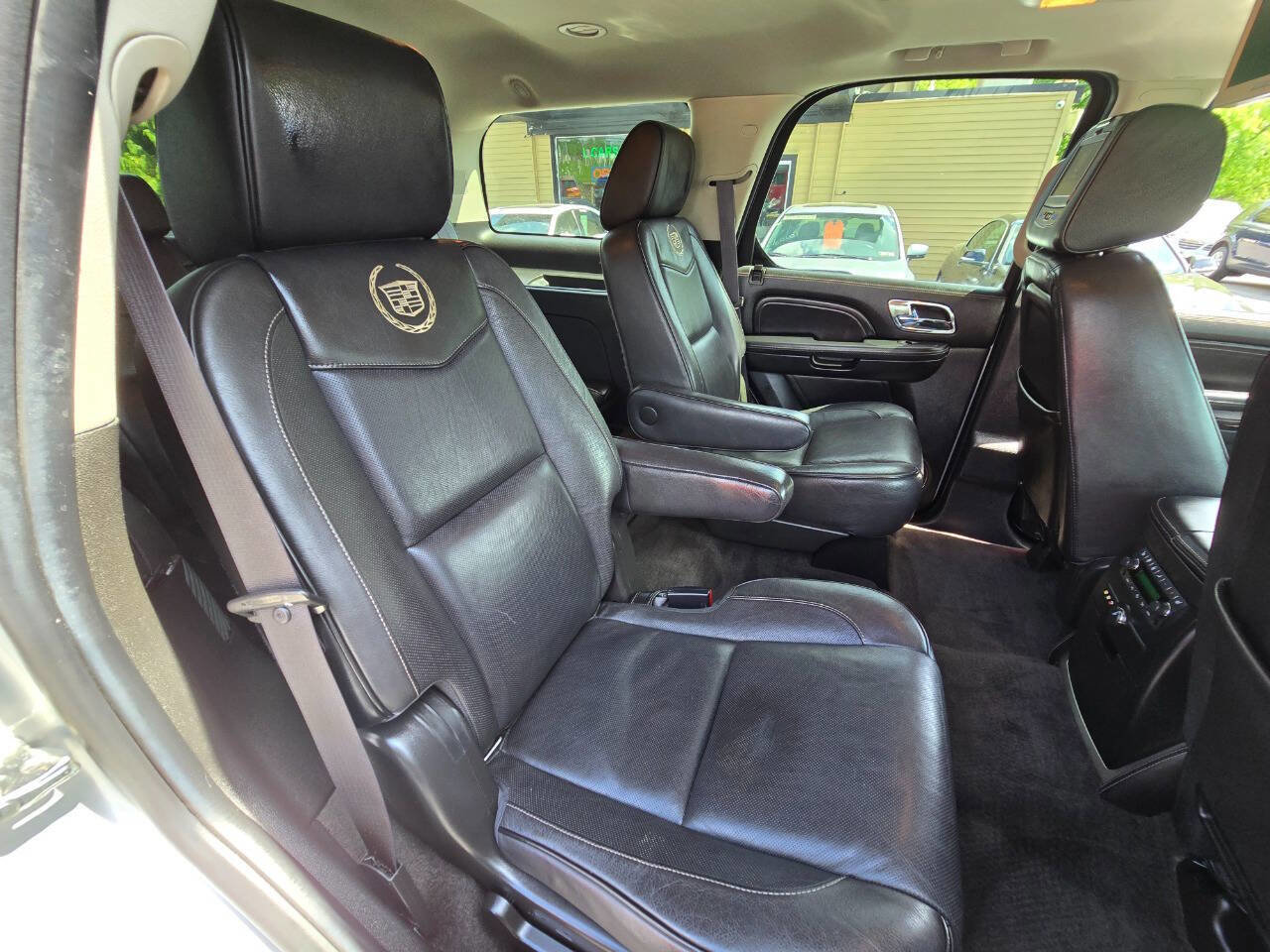 Used 2014 Cadillac Escalade Platinum image 39