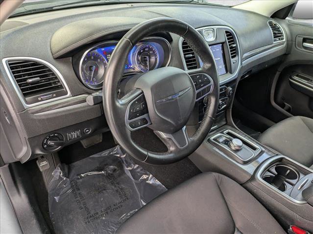 Used 2020 Chrysler 300 Touring image 10