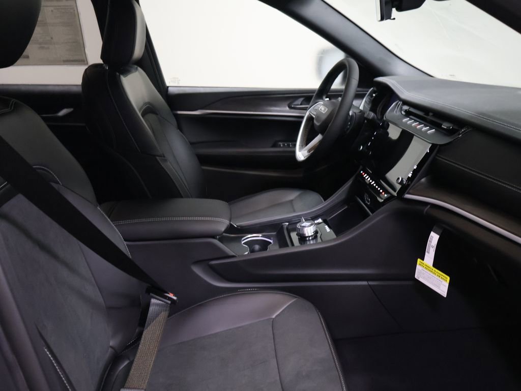 New 2026 Jeep Grand Cherokee Laredo image 17