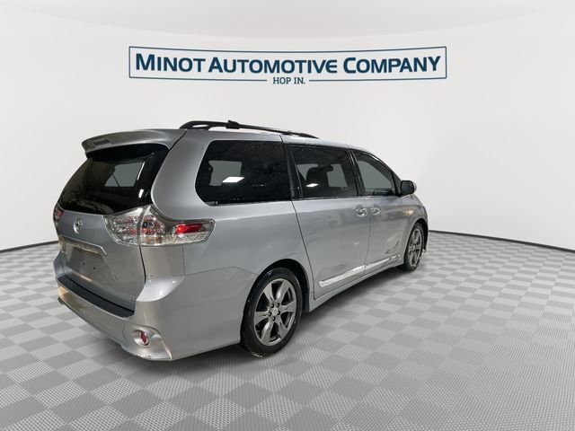 Used 2017 Toyota Sienna SE image 8