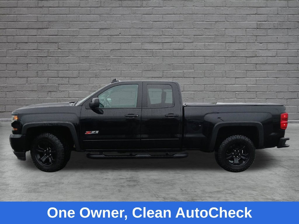 Used 2018 Chevrolet Silverado 1500 LT w/ Midnight Edition AWD/4WD image 2