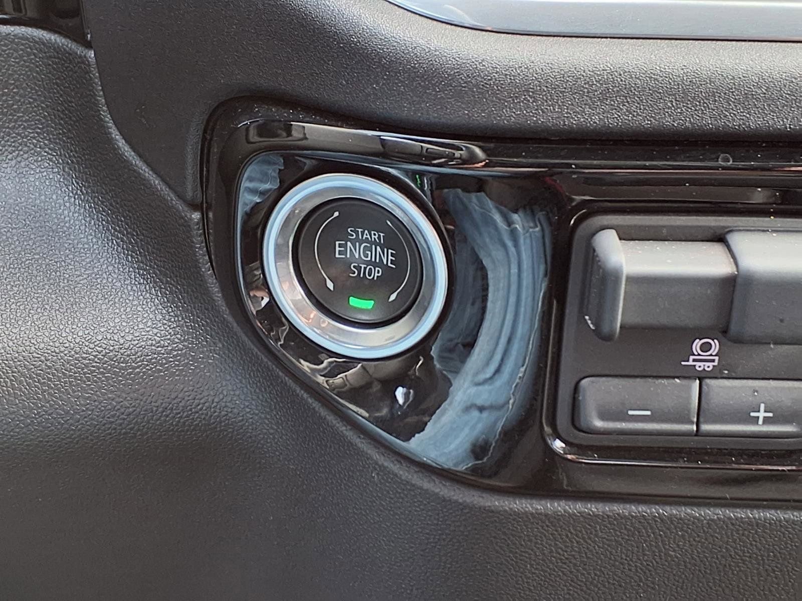 Used 2025 Chevrolet Silverado 2500 LT w/ Convenience Package image 24