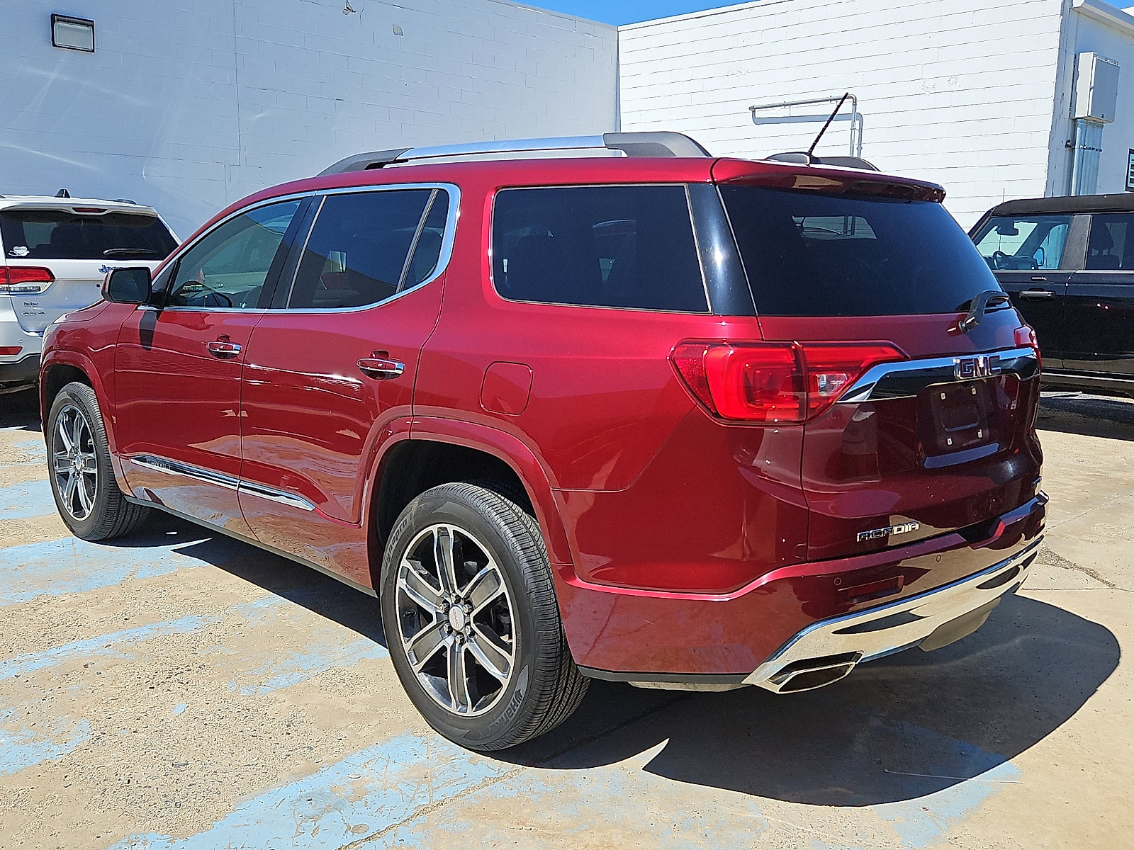 Used 2017 GMC Acadia Denali w/ Technology Package AWD/4WD image 8