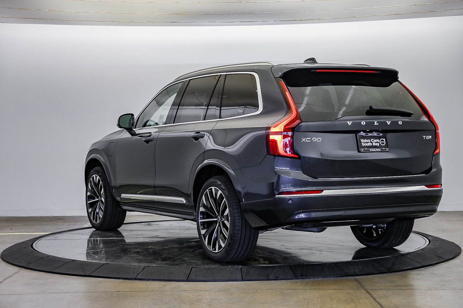 New 2026 Volvo XC90 T8 Ultra w/ Lounge Package image 2