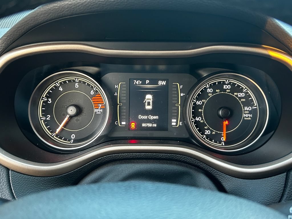 Used 2017 Jeep Cherokee Latitude FWD image 13