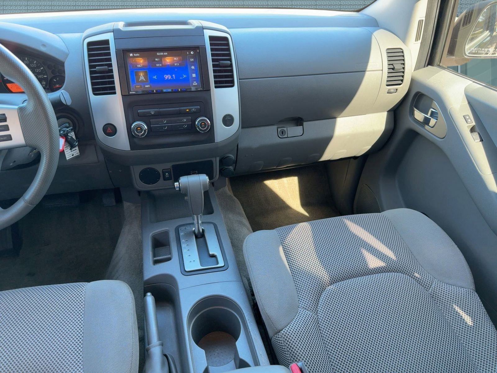 Used 2014 Nissan Frontier SV image 28