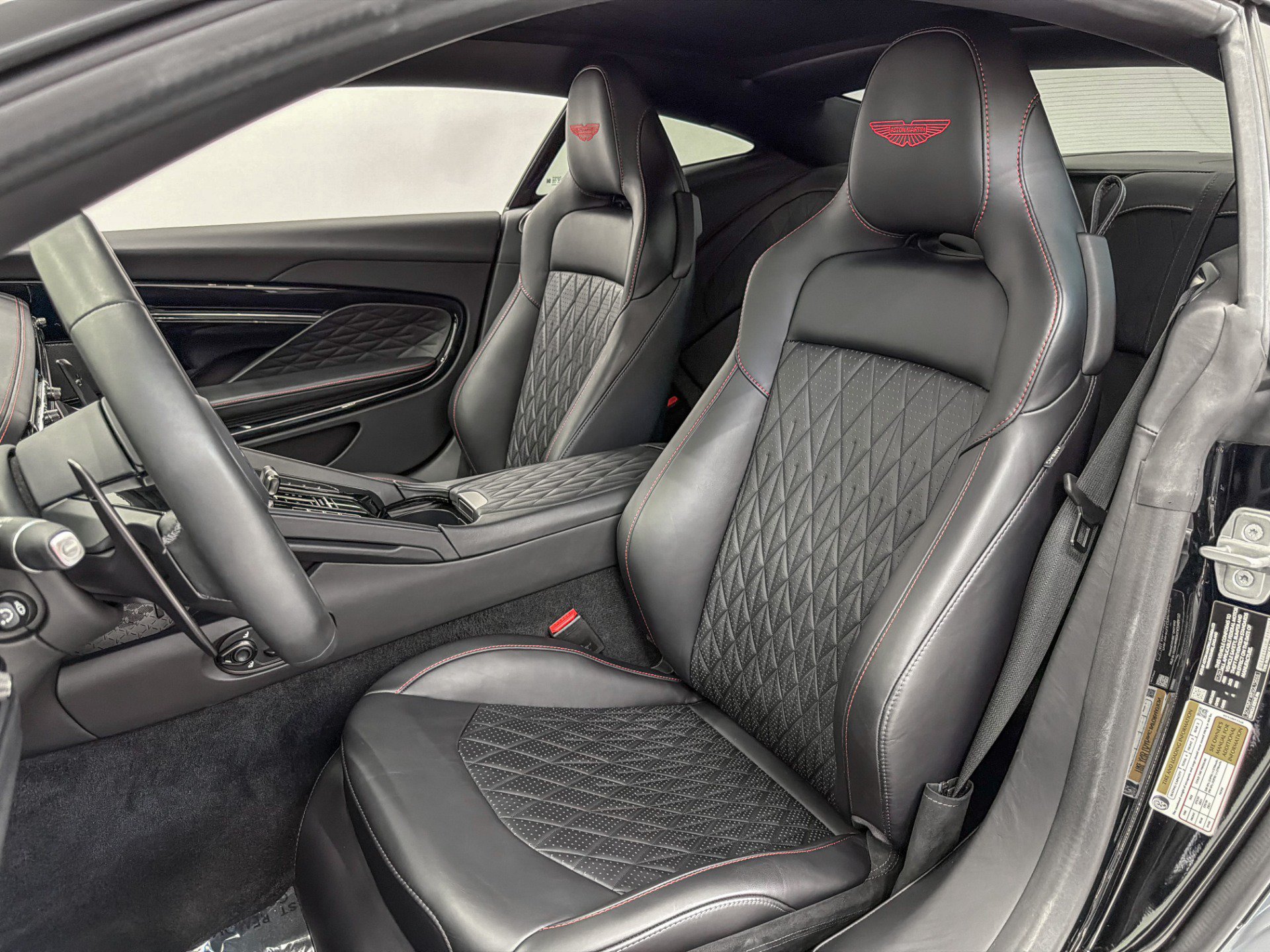 Used 2025 Aston Martin DB12 Coupe RWD image 24