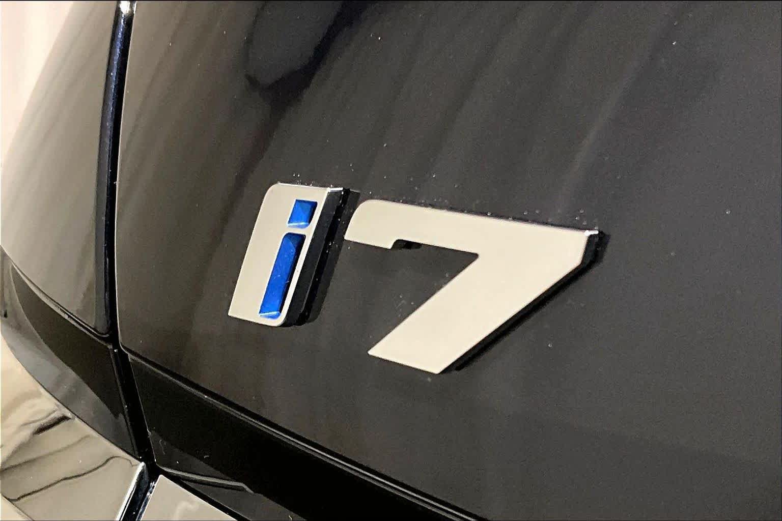 Used 2024 BMW i7 xDrive60 AWD/4WD image 9